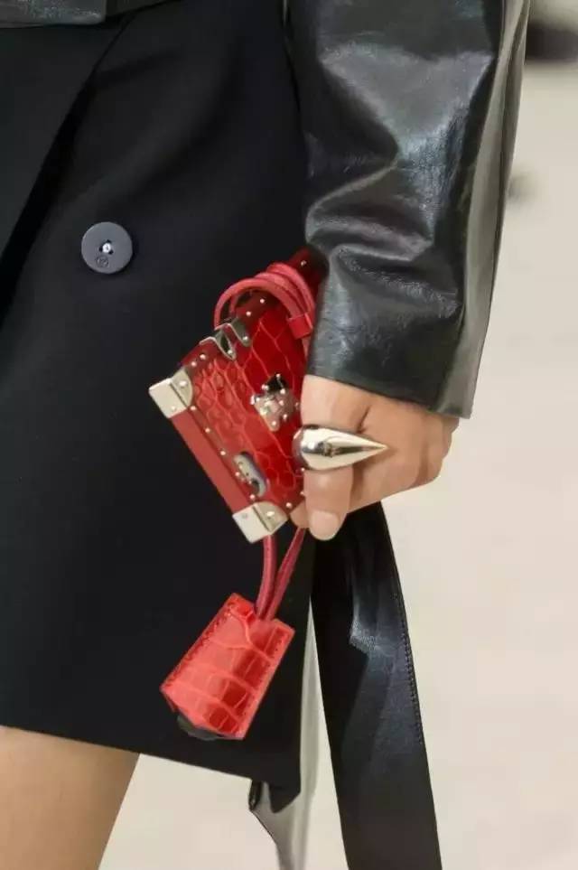 好看的手机壳推荐明星同款,明星们都用的手机壳超少女