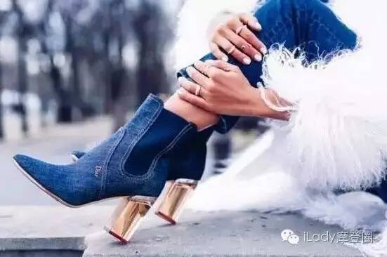 今年最火的短靴白色显瘦,2022最流行的鞋子百搭短靴