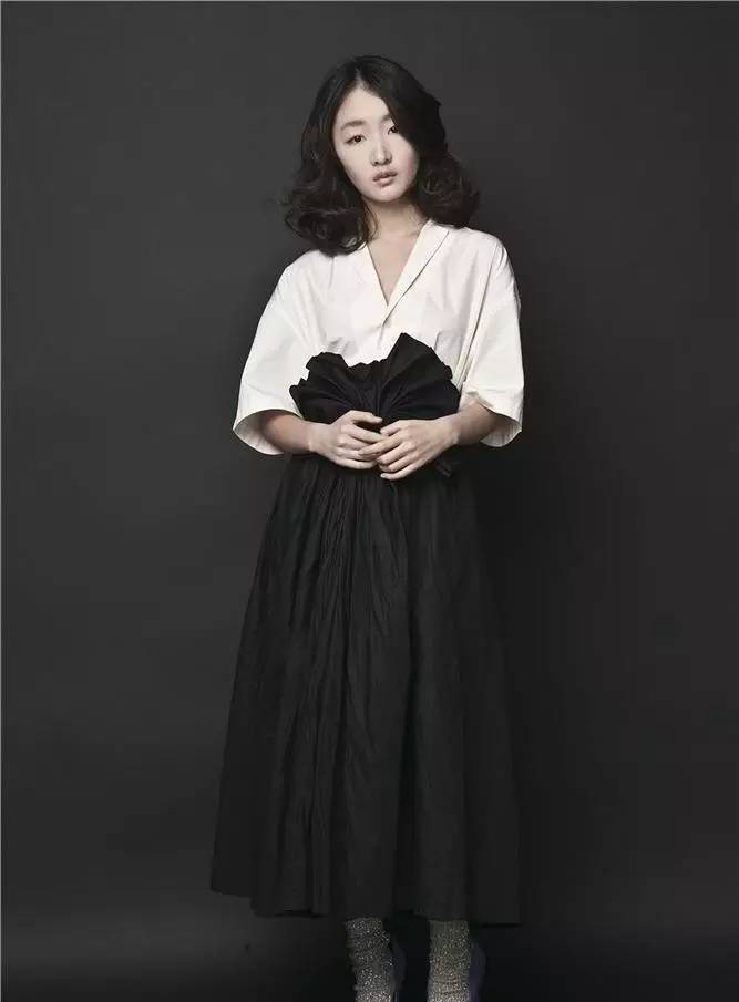 宋佳和杨幂穿衣搭配,杨幂宋佳靠一个发型变少女