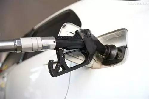 车主注意油价或年内第四次上调,车主注意油价年内迎六连涨
