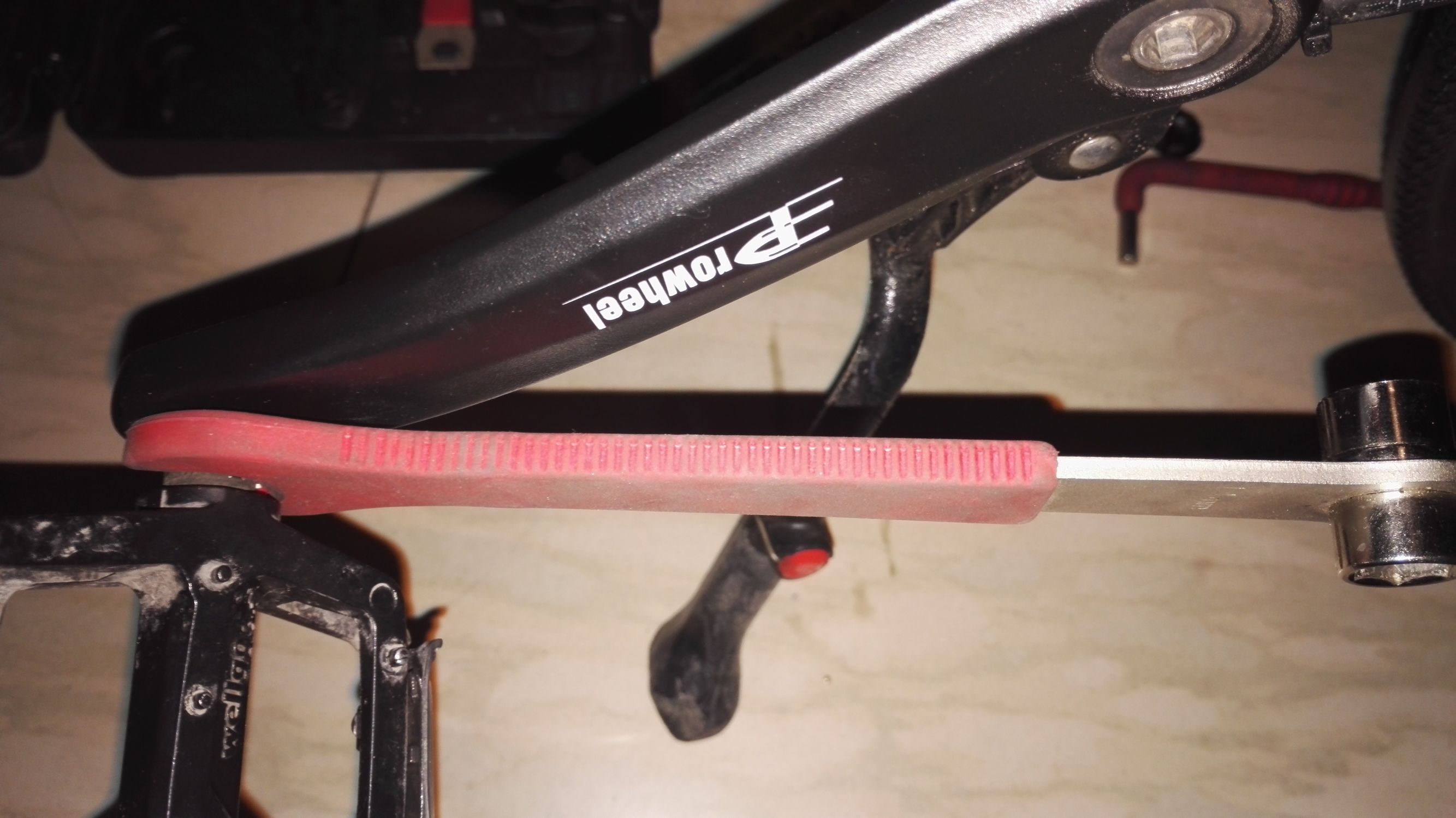 自行车脚踏轴拆卸,自行车脚踏牙盘拆解