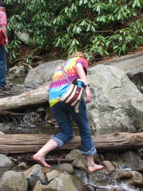 登山后大腿肌肉酸痛跑步能排酸吗,高强度爬山以后如何避免肌肉酸痛