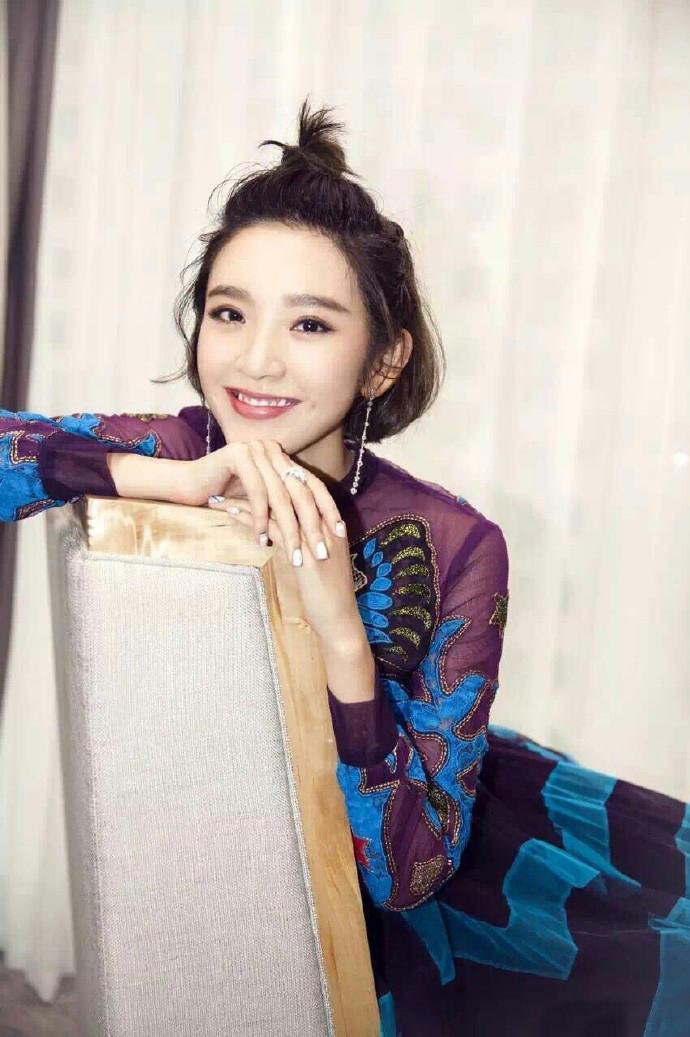 袁姗姗机场时尚穿搭,袁姗姗明星穿搭