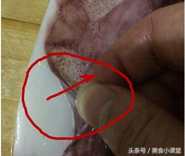清洗鱿鱼时要把外皮剥掉吗,清洗整条鱿鱼