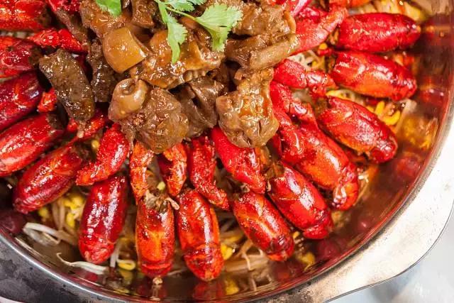 老板壕打5.8折，​全年无休摄魂小龙虾，逼爆头我都要吃到Ta