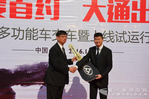无障碍出行不再是问题！上汽大通联合首汽推出网约多功能车