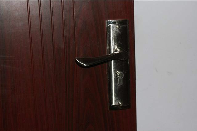 10年装修的老师傅忠告,木门安装关不严有什么妙招