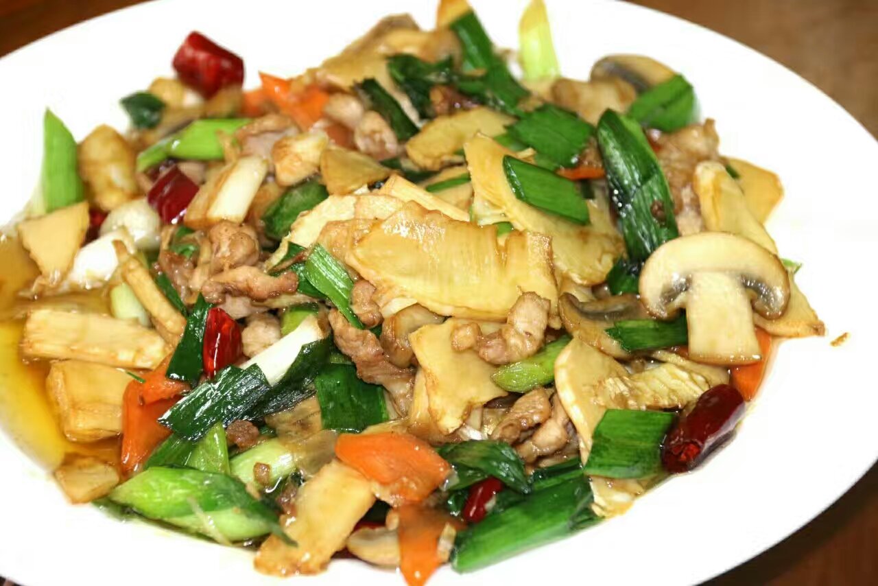 海边渔民家常鱼做法,海边人的家常菜上桌汤汁都不剩