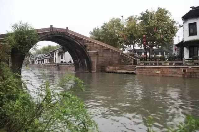 美豪皆丽致烟雨醉无锡