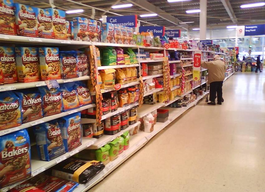 外国老爸带孩子到超市,带孩子去超市孩子好开心