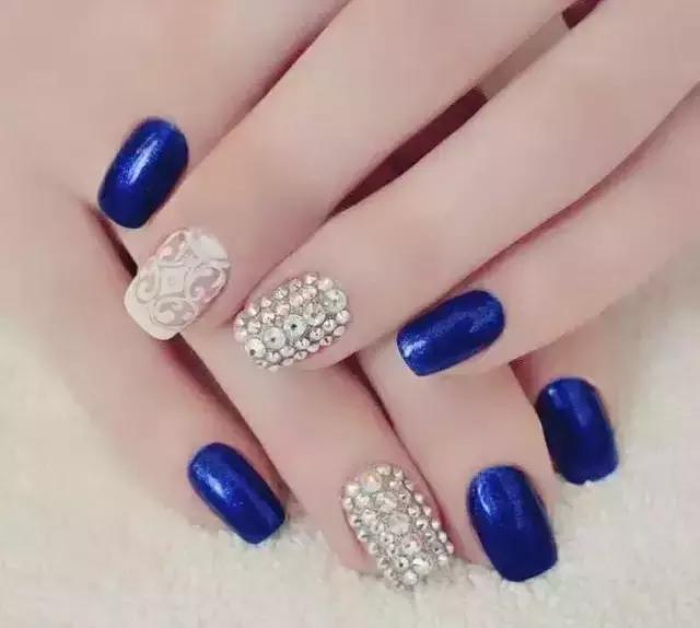 显手白的蓝黑色,显手白的高级颜色