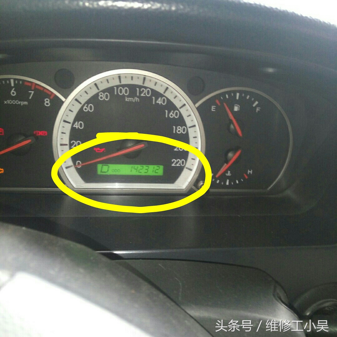 自动挡车挡杆拉到p挡还是显示d挡,自动挡挂挡时挡杆发紧