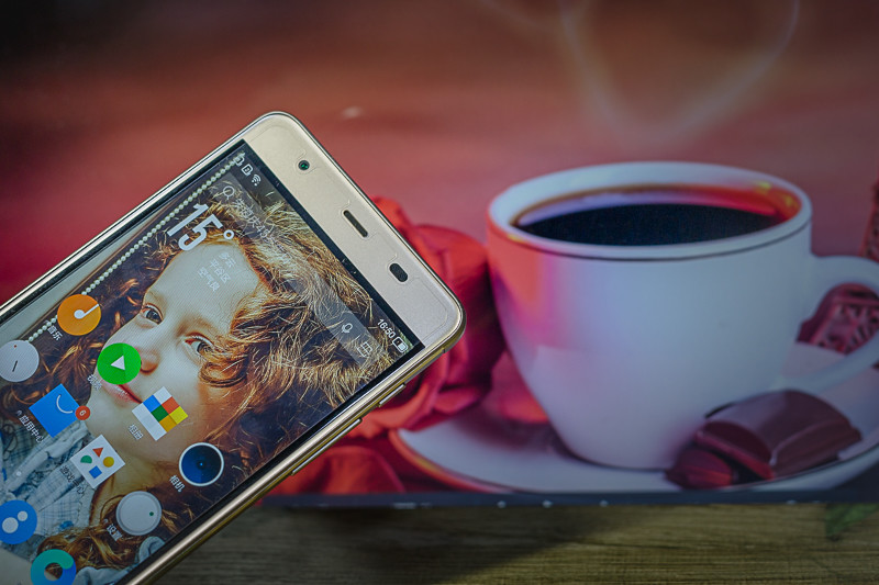 微信QQ能八开,刷脸手机小辣椒S33才安全