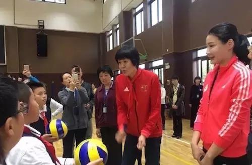 郎平在上海的这个细节,或许暴露了她至今未能续约的根本原因