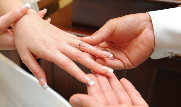 冻疮快速止痒消肿的药抹脚,什么中药煮水泡手可以治冻疮