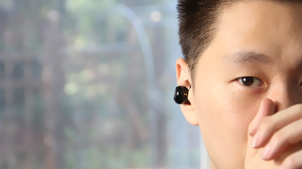 主耳机监听副耳机,主音质蓝牙耳机