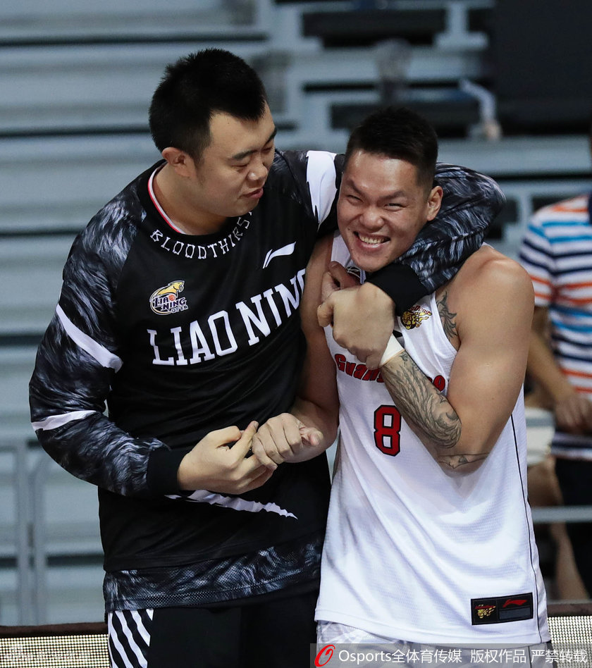 “万分先生”狂吃蛋网友调侃：输球才能做掉杜锋上位