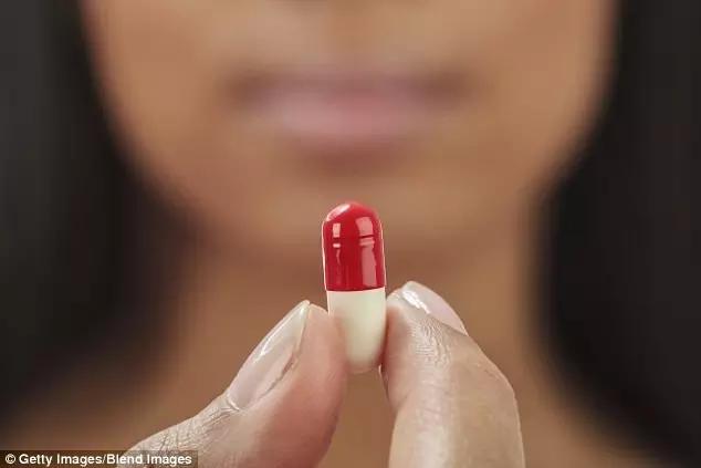 屎能治病？悉尼美女靠爸爸的便便治好顽固便秘！小编三观刷新了