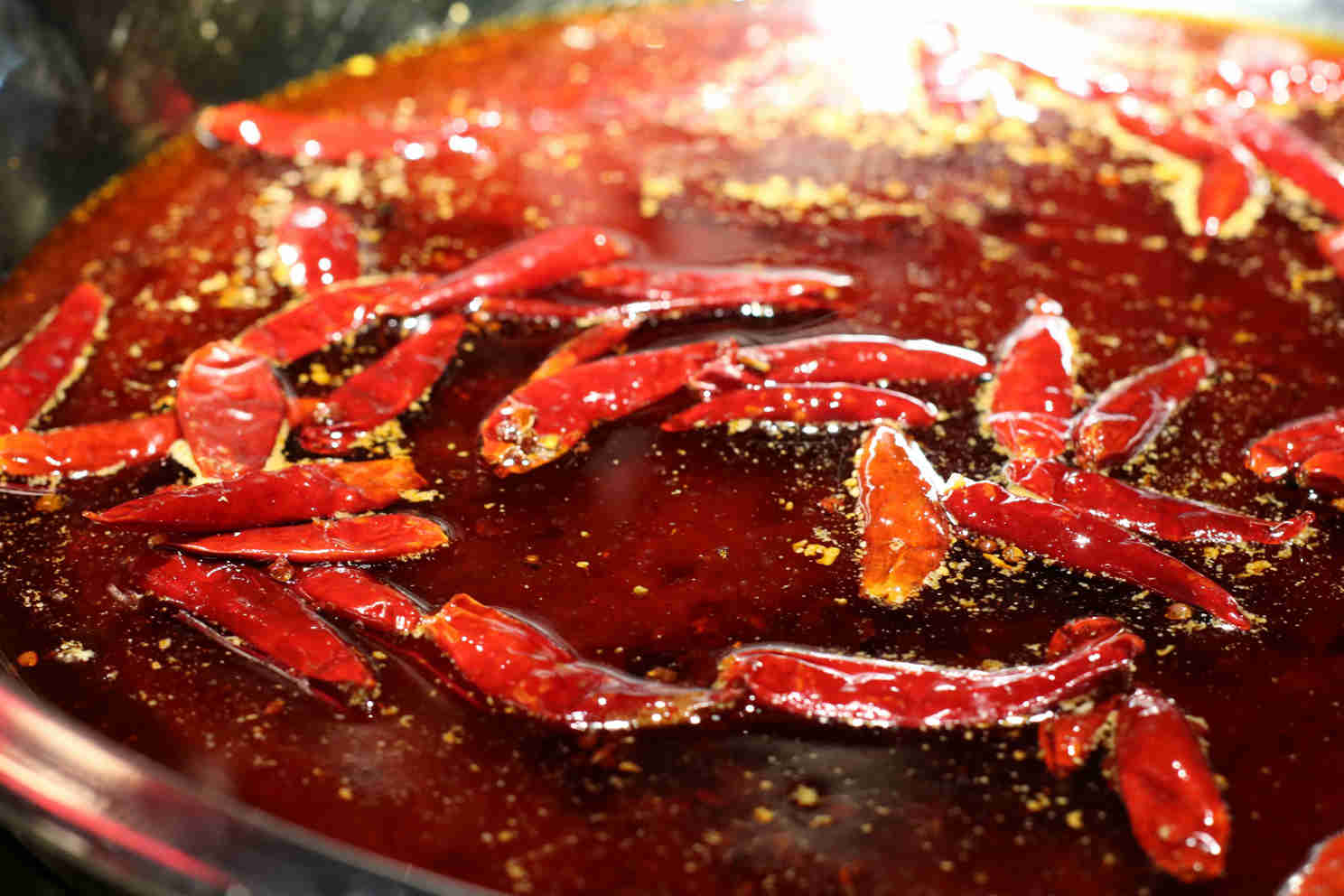 重庆和成都火锅流派有什么不同,四川和重庆的火锅最为出名怎么说