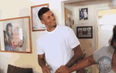 最近很火的那个微笑表情包,微笑比心表情包代表什么