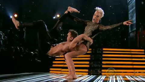 十首好听最火的带氛围感的英文歌,节奏感很强的5首英文歌