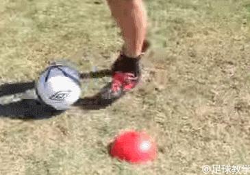 日本足球青训控球必练,足球怎么练习运球速度和控球稳定