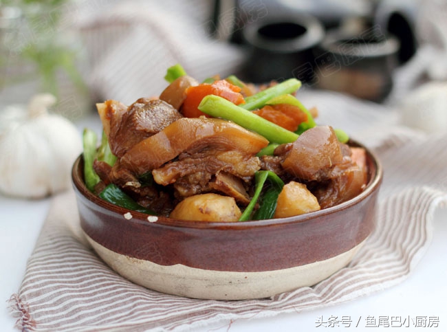 煮完羊肉锅里面羊膻味怎么去除,羊肉的羊膻味怎么除掉