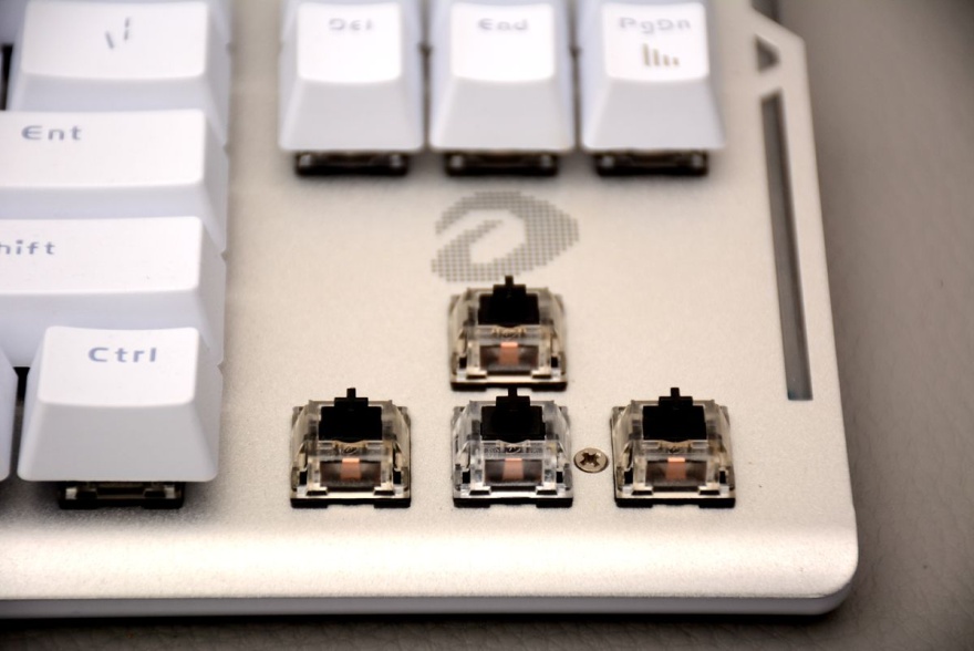 难得有个薄的机械键盘，颜值担当的达尔优EK815开箱