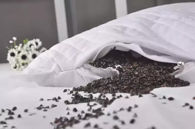 什么牌子的乳胶枕头睡觉舒服,两个枕头怎么放睡觉舒服