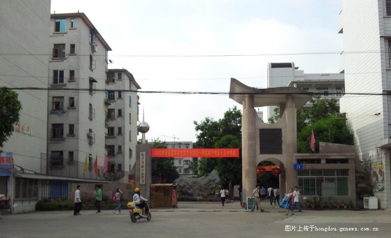 南宁校园生活实拍,南宁校园故事