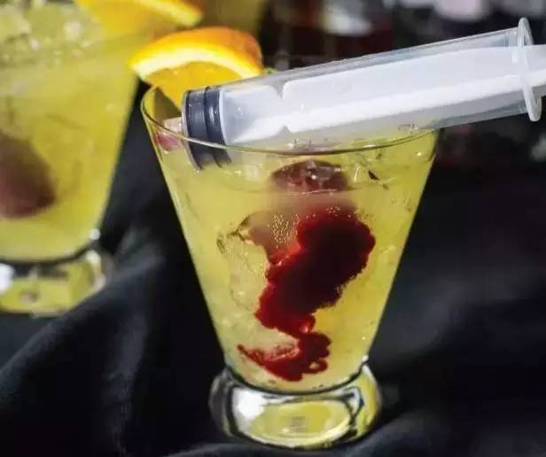 惊声尖叫万圣节|如何用一杯鸡尾酒迅速进入邪魅狂狷世界？