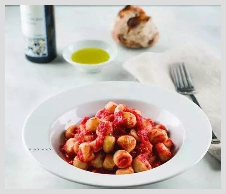 全球28家店，创收15亿软妹币，这家超市餐厅是怎么做到的？