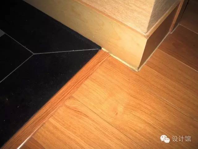 一边铺瓷砖一边铺地膜,一边贴砖一边填缝吗