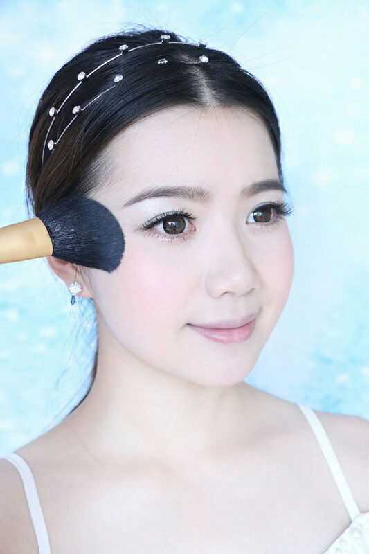 自然妆容帮你打造无瑕新娘,适合方圆脸的新娘妆容教程