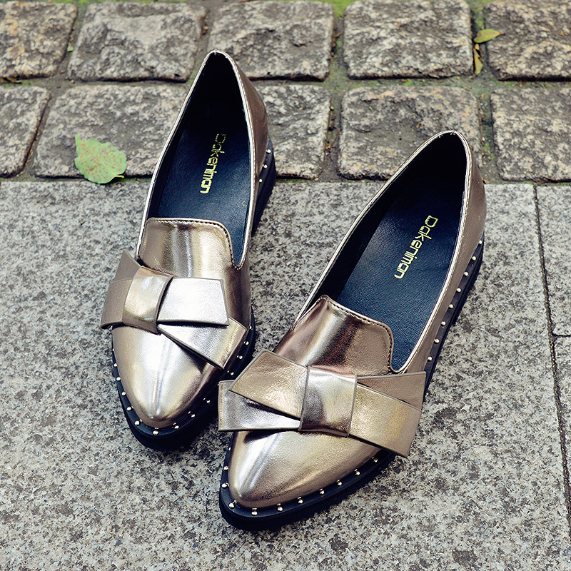 英伦鞋搭配出复古风秒变时尚达人,穿潮鞋走时尚之路