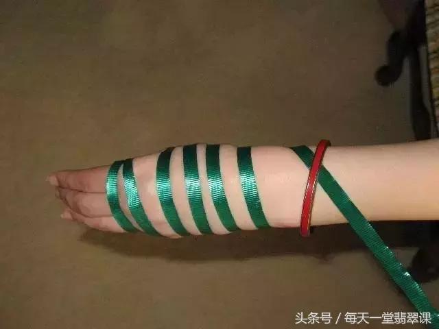 手镯玉戴上取不下来怎么办,手镯拿不下来的小妙招