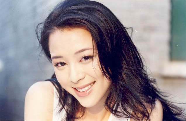 张柏芝与谢霆锋以往的视频,20年前春晚谢霆锋和董洁合唱的歌