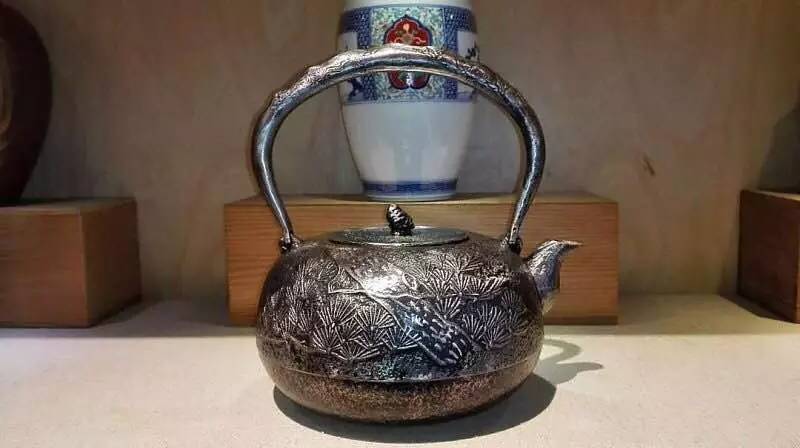为什么要用铁壶煮水泡茶,铁壶陶壶银壶玻璃壶煮水泡茶区别