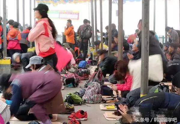 韩国高考也疯狂，考前祭祀大猪头祈福考生金榜题名