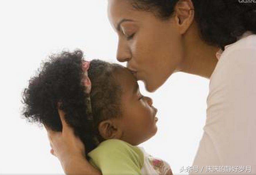 这六种情况不要亲吻宝宝,妈妈亲吻宝宝宝宝反应