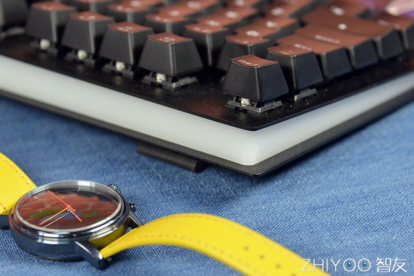 茶轴游戏手感,茶轴电竞游戏键盘