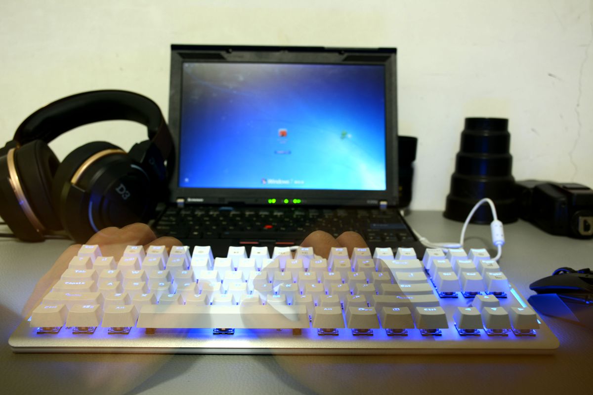 难得有个薄的机械键盘，颜值担当的达尔优EK815开箱