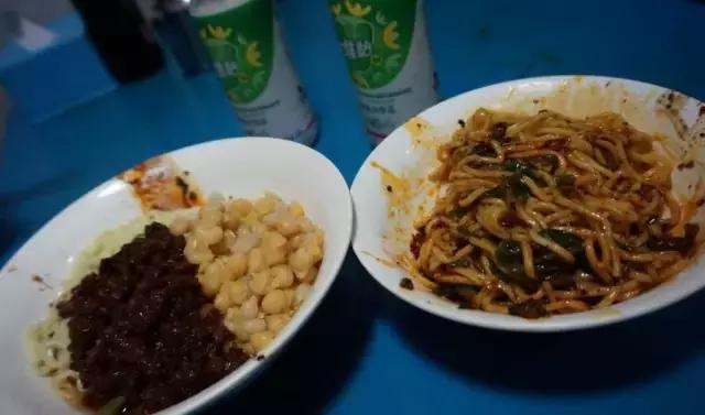 山城辣妹子有什么好吃的,走过山城