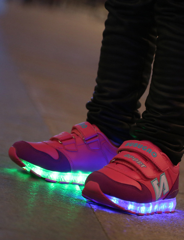 小时候穿的经典鞋子,小时候都穿过的鞋