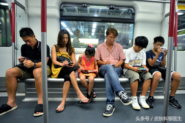 眼干眼涩，视物模糊，别再用滴眼液了，这三味中药泡水喝能缓解！