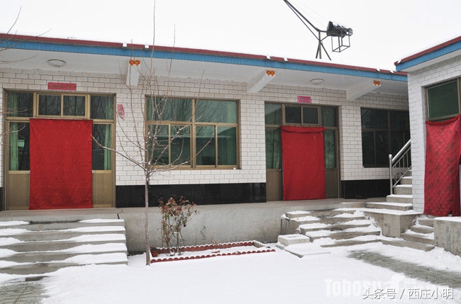 屋顶平的好还是尖的好,农村盖房子现浇顶好还是木头好