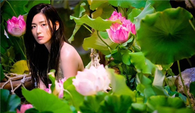 全智贤惊艳瞬间蓝色大海的传说,全智贤蓝色大海的传说紫色穿搭