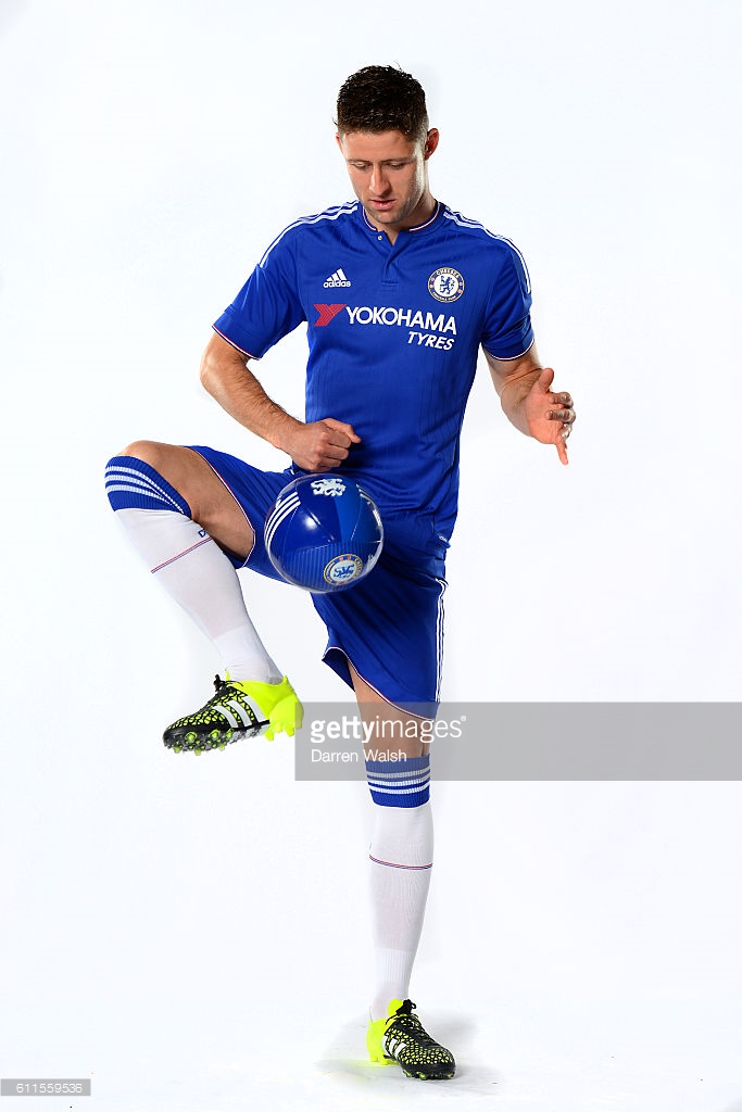 阿迪达斯足球球鞋测评,足球鞋选择nike还是阿迪达斯