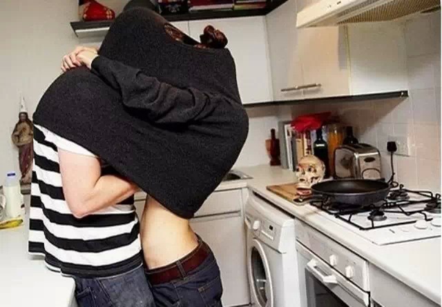 如何让已婚男人疯狂爱上你,让男人疯狂爱你的小技巧