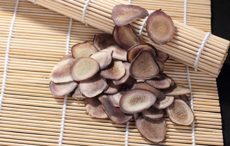 白鹿茸功效好还是血鹿茸功效好,鹿茸的功效与作用鹿茸多少钱一克